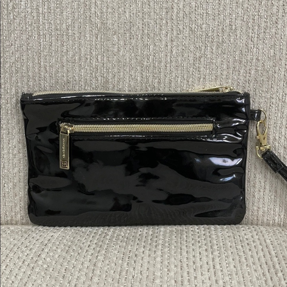 Clutch - Picture 2 of 2